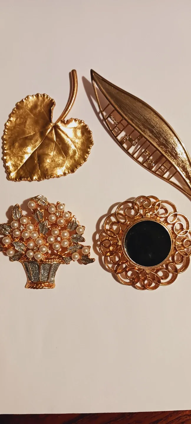 Beautiful Vintage Gold Tone Brooches. $12 each thumbnail
