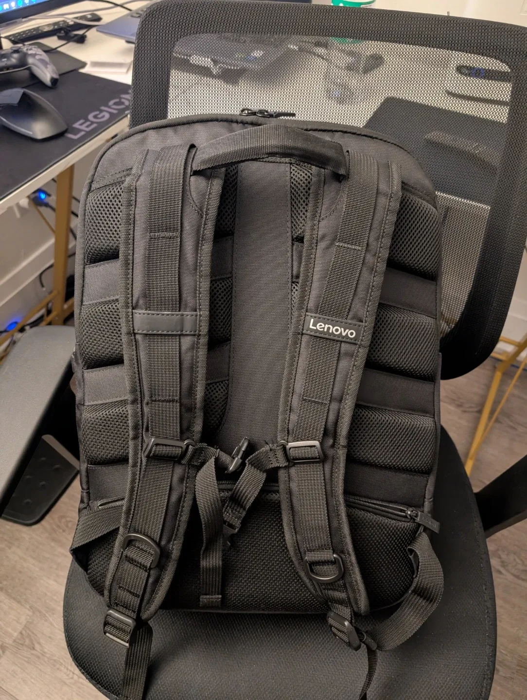 Lenovo Legion 17" Armored Backpack II image indicator(8)