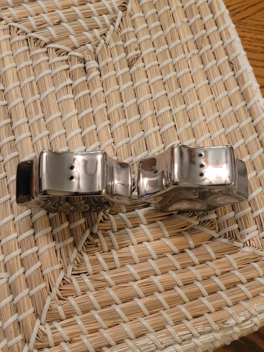 Silver Star-Shaped Salt & Pepper Shakers. Christmas image indicator(4)