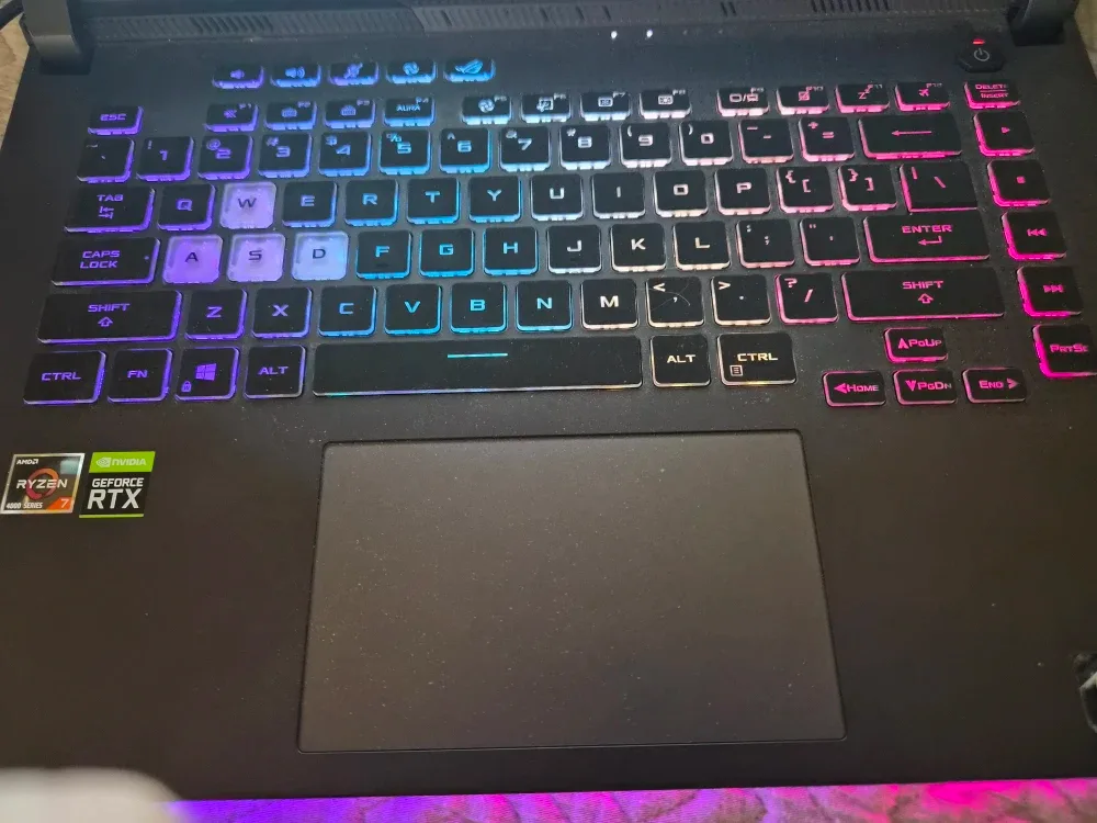 ASUS ROG Strix G513IC Gaming Laptop image indicator(2)