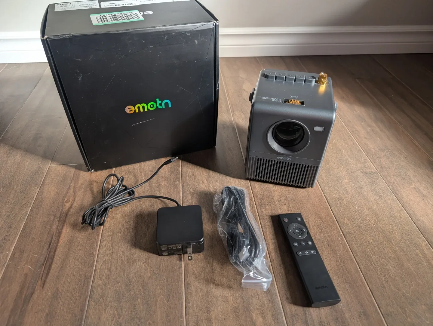 Brand New Emotn Battery Powered Smart Projector For Sale 🥕 image indicator(2)