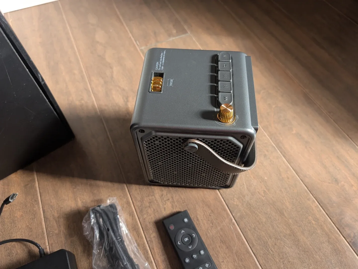 Brand New Emotn Battery Powered Smart Projector For Sale 🥕 image indicator(4)