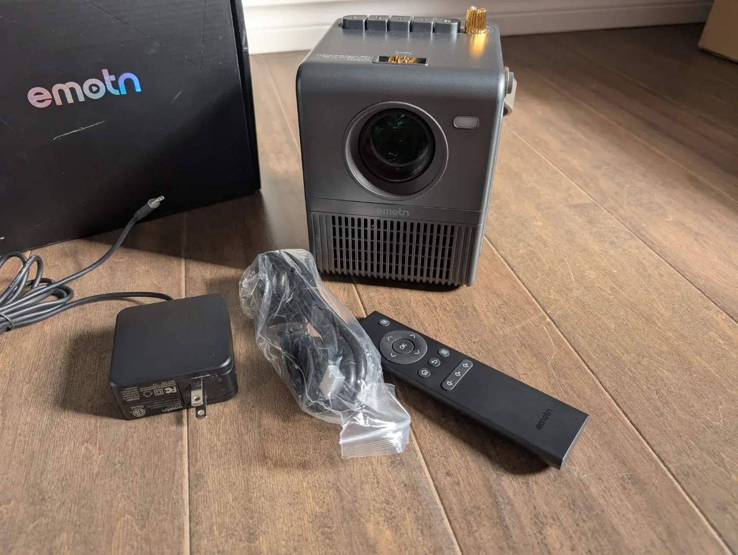 Brand New Emotn Battery Powered Smart Projector For Sale 🥕 image indicator(8)
