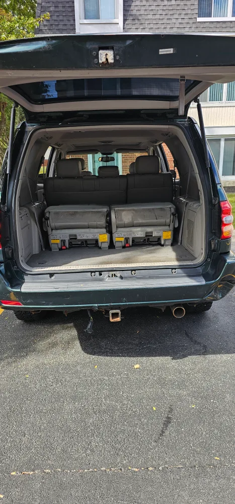 Toyota Sequoia SUV - Green image indicator(2)