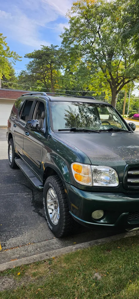 Toyota Sequoia SUV - Green image indicator(3)