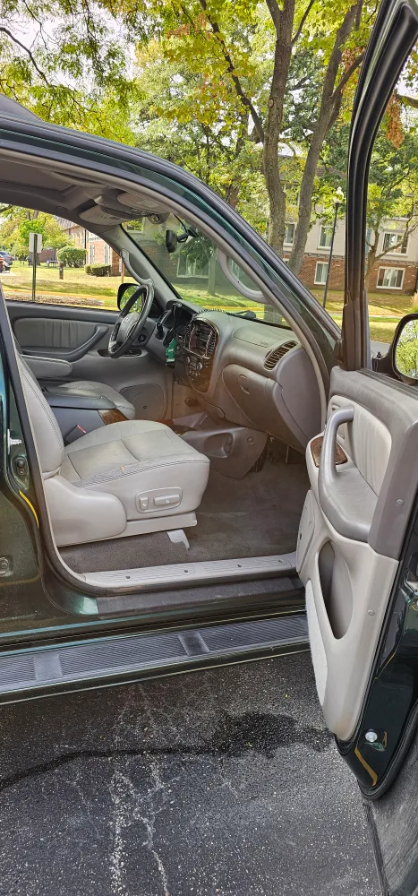 Toyota Sequoia SUV - Green image indicator(6)