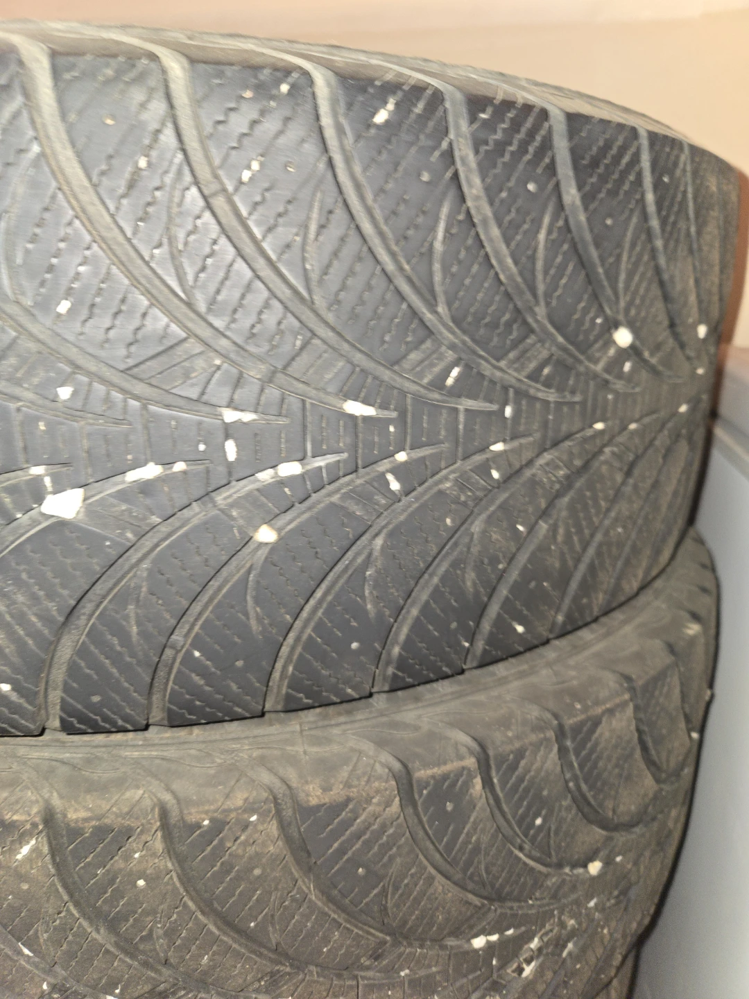 Set of 4 Winter Tires - 265/65R17 - photo 2