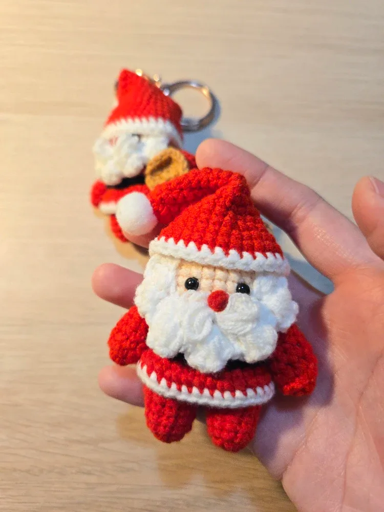 Handmade Santa Claus Crochet Keychains, Christmas gift image indicator(2)
