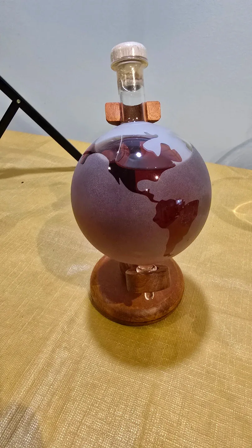 Globe Decanter with Wooden Stand image indicator(2)
