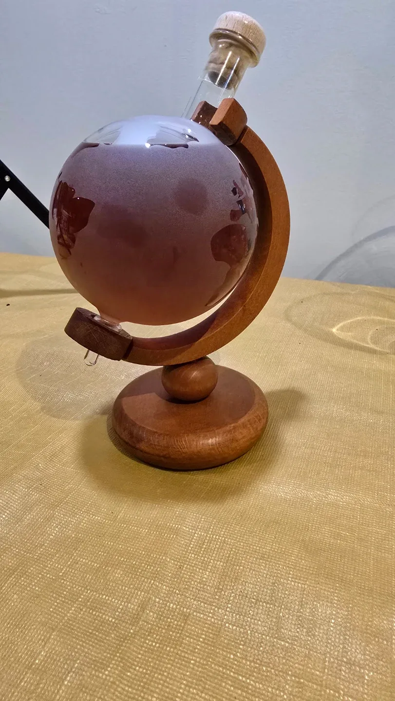 Globe Decanter with Wooden Stand image indicator(3)