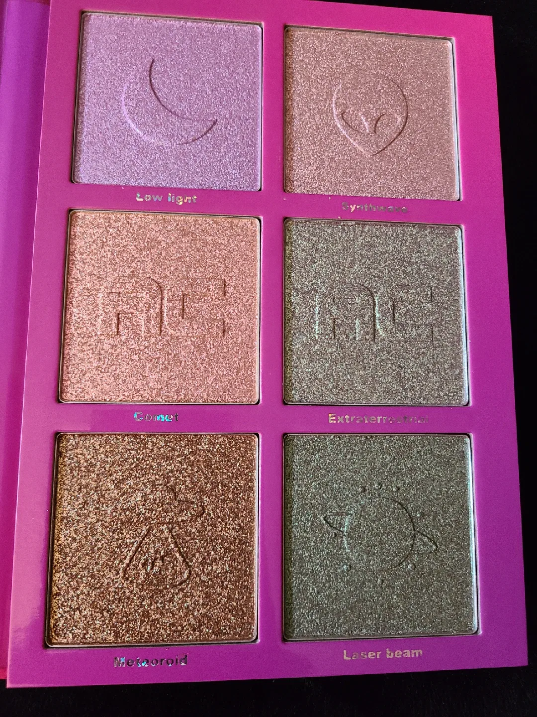 Alien Cosmetics Low Light Highlighter Palette image indicator(2)