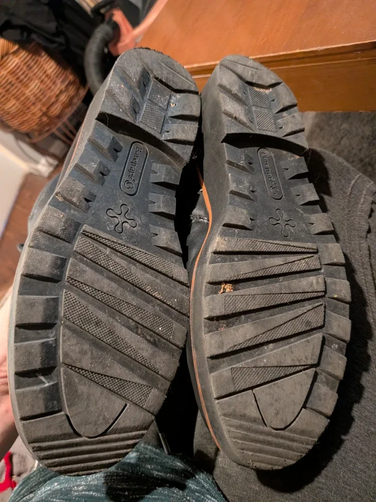 Black ladies Winter Boots BARETRACKS SIZE 9.5 image indicator(10)