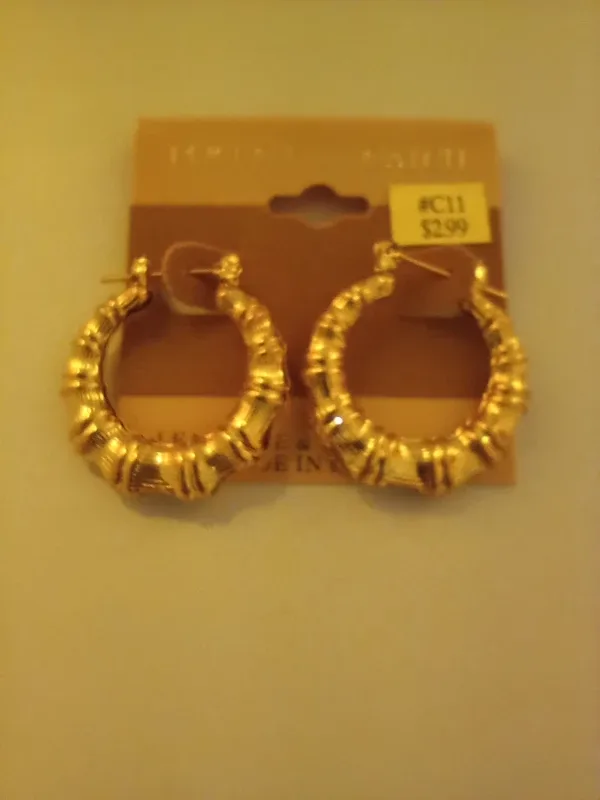 Earrings and Brooches image indicator(3)