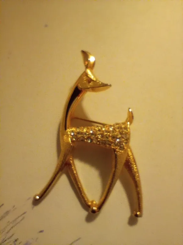 Earrings and Brooches image indicator(4)