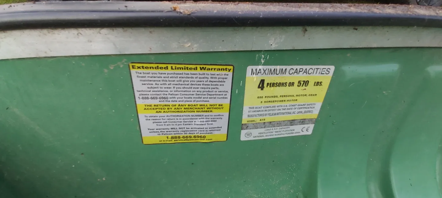 Green Pelican Canoe with Paddles image indicator(3)