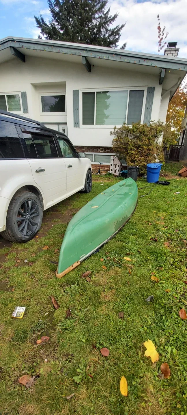 Green Pelican Canoe with Paddles image indicator(5)