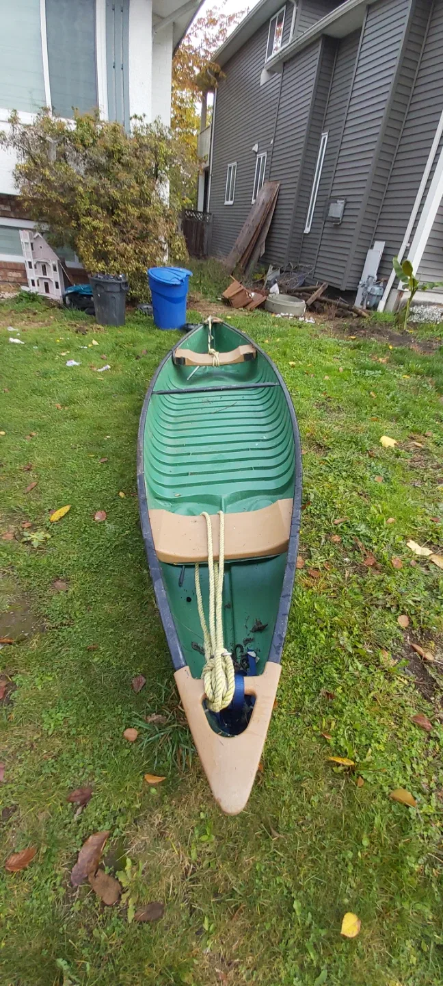 Green Pelican Canoe with Paddles image indicator(6)