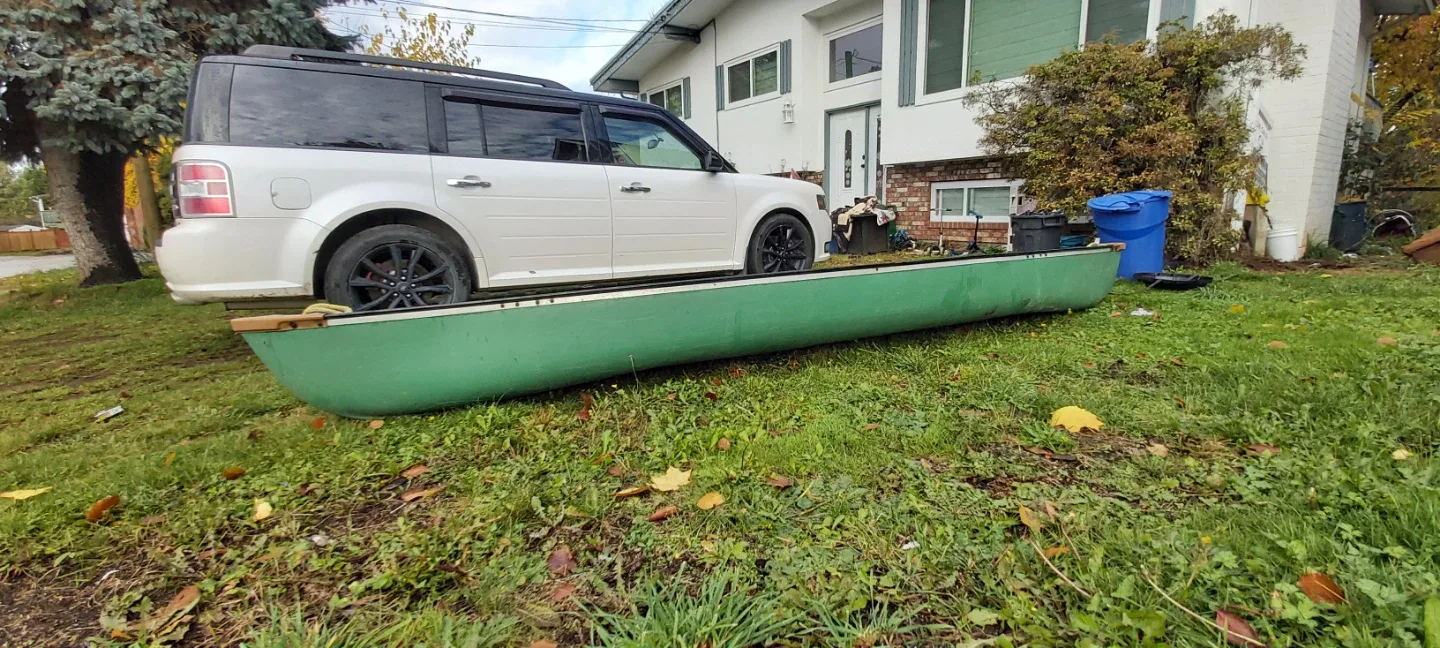 Green Pelican Canoe with Paddles image indicator(7)