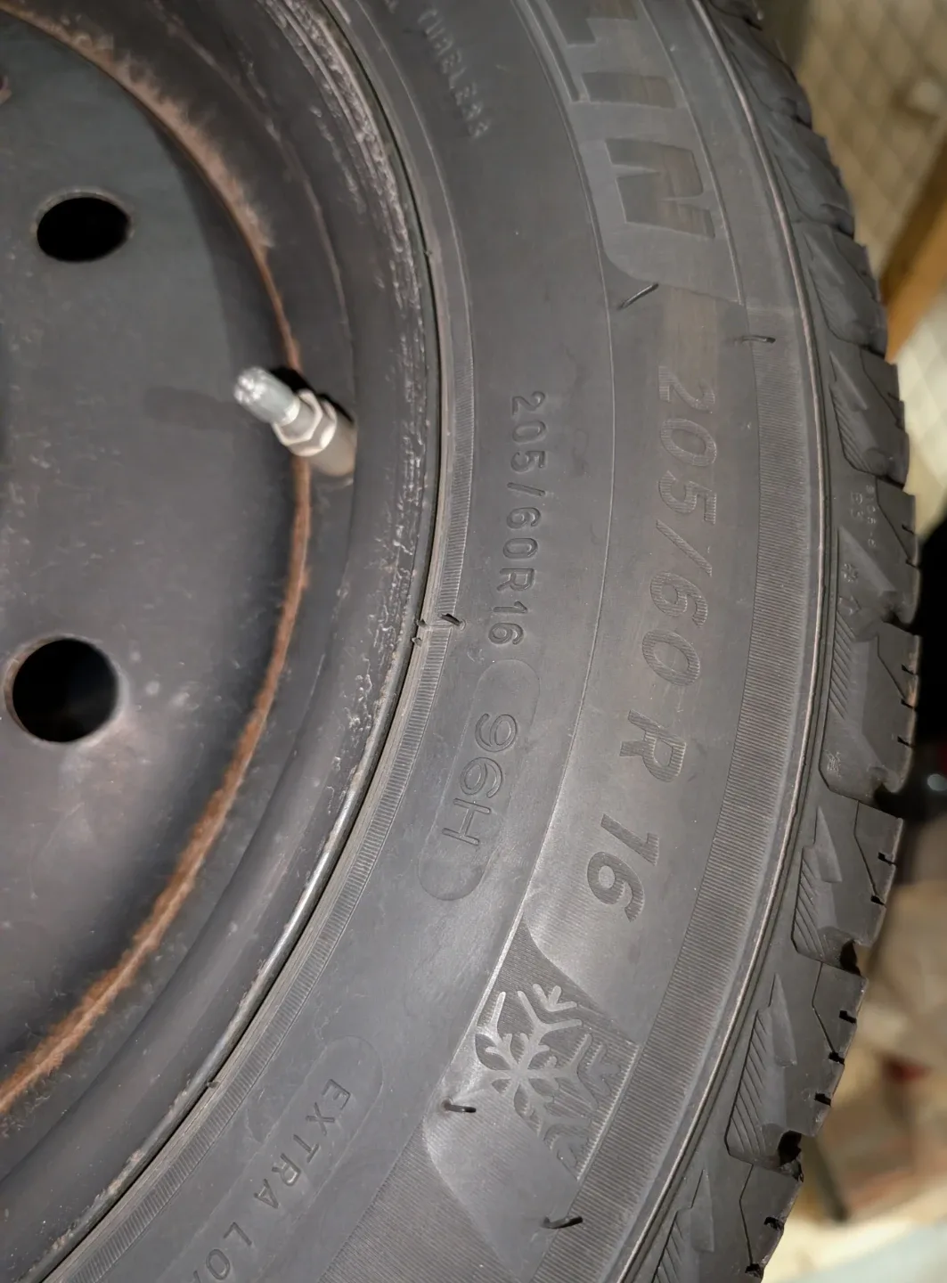 16" Michelin X-Ice Passenger Snow Tires image indicator(3)