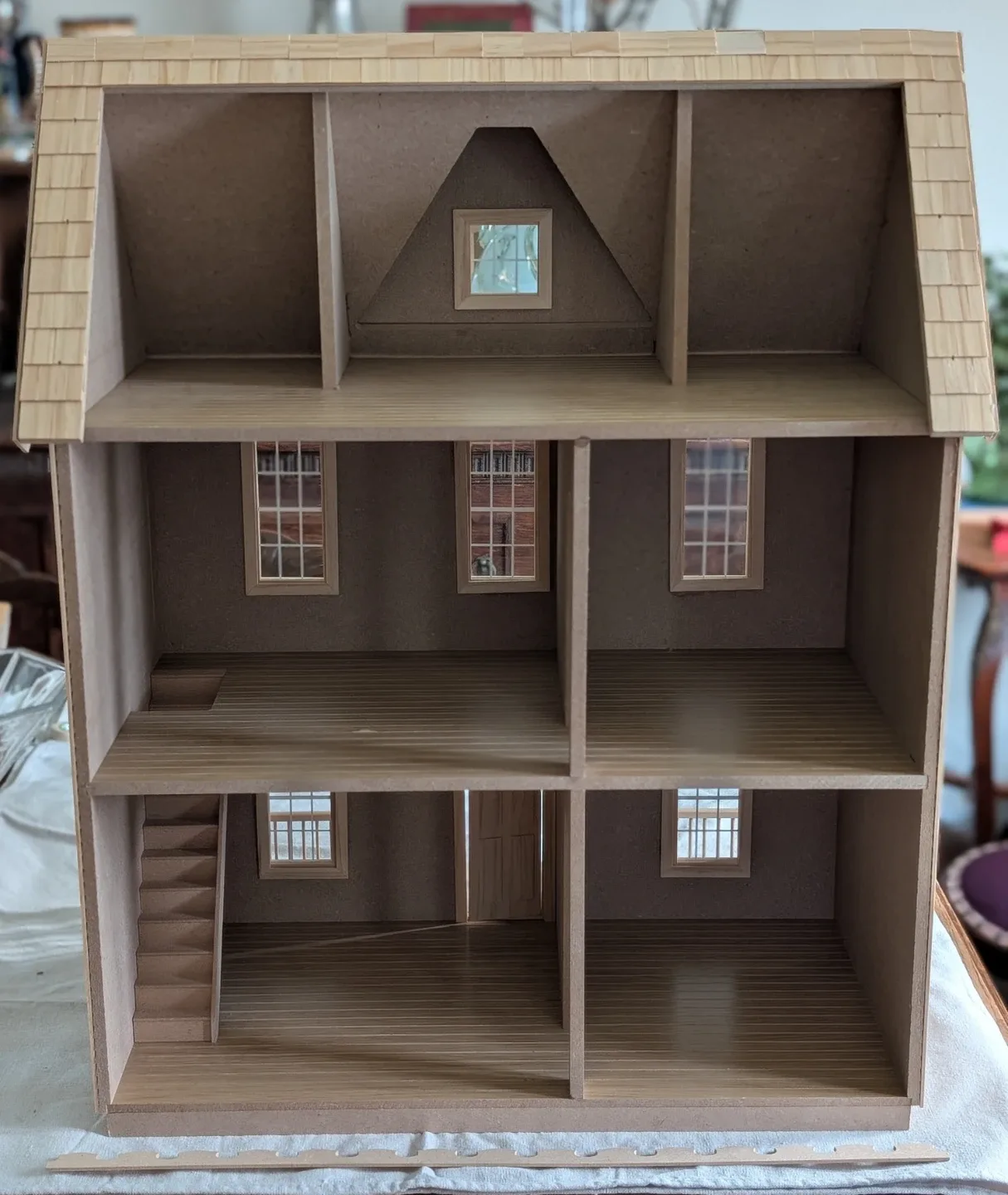 New in Box Dollhouse Assembled Unfinished 1" scale 🥕 image indicator(2)