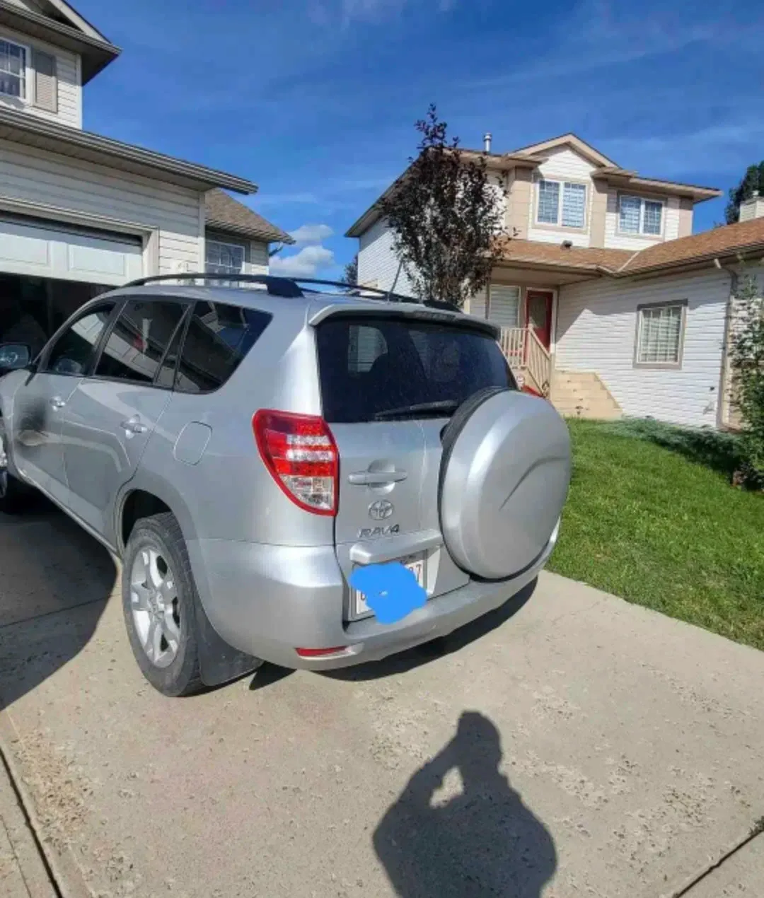 Silver Toyota RAV4 image indicator(4)