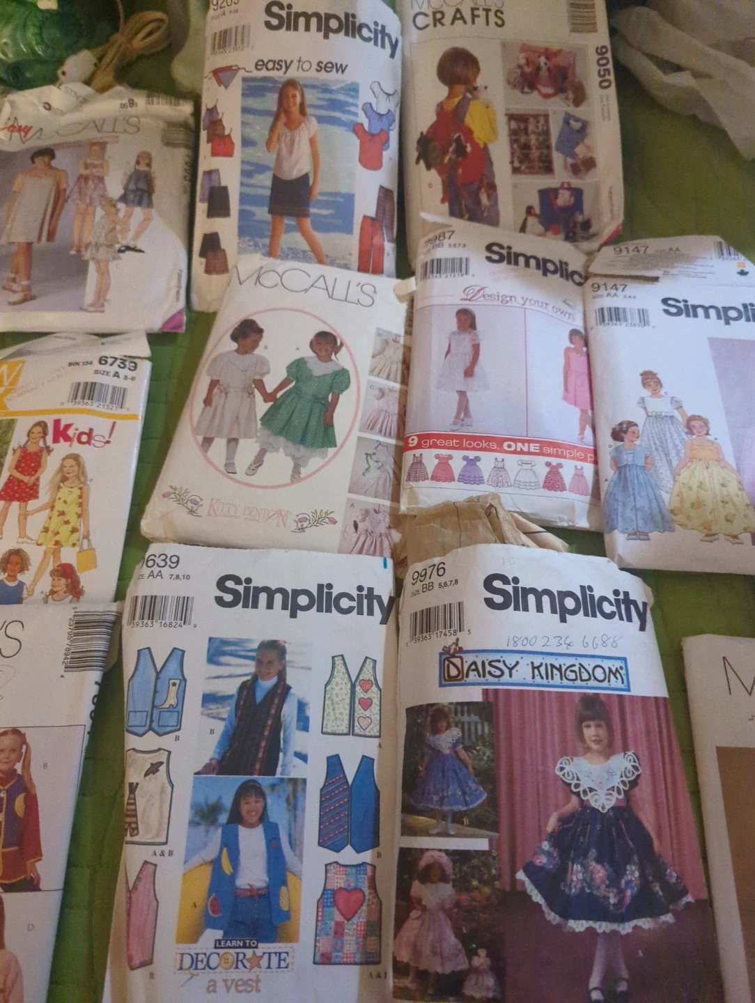 Variety of Sewing Patterns: Simplicity, McCall's, Kwik Sew 🥕 - photo 3