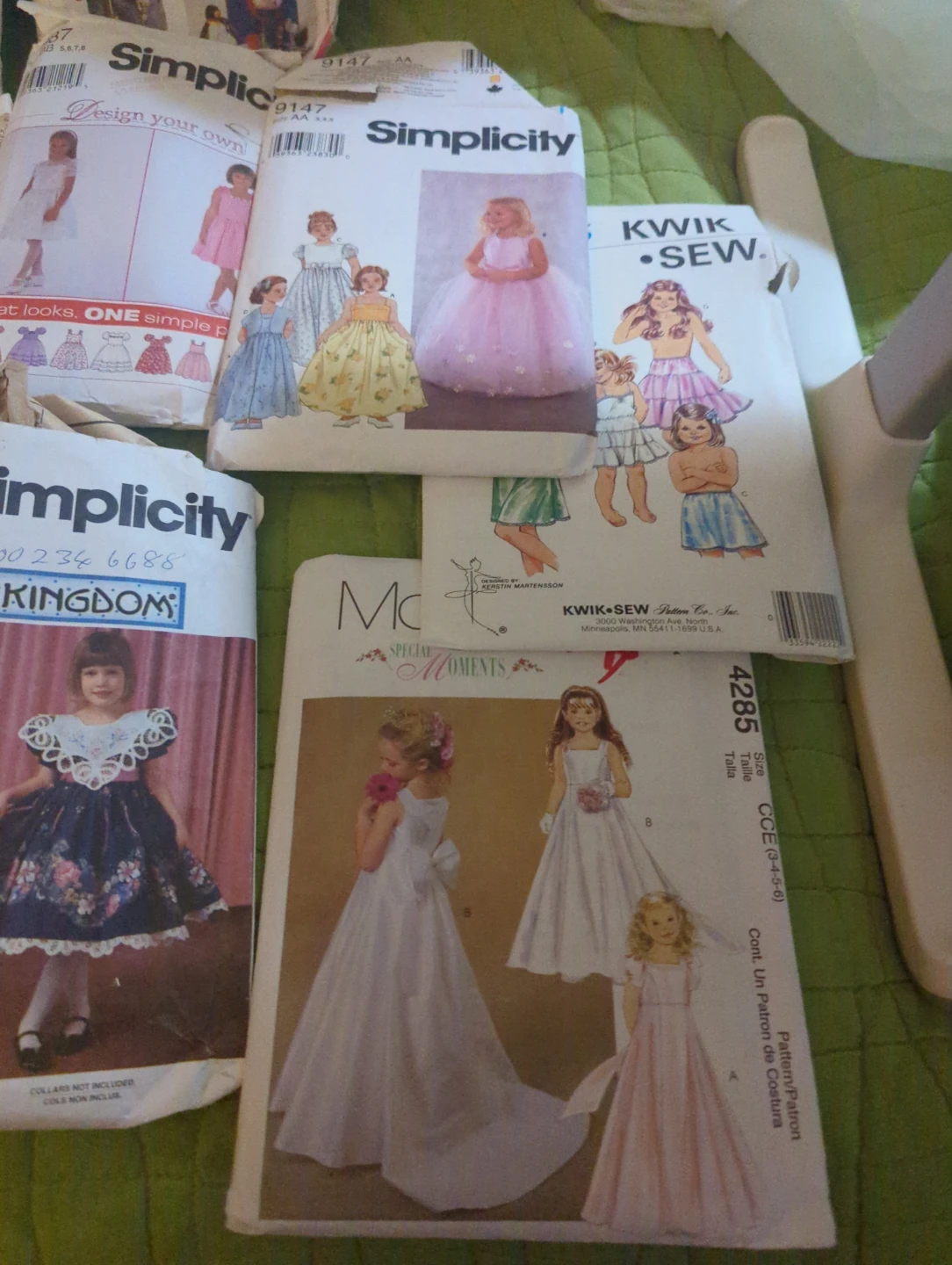 Variety of Sewing Patterns: Simplicity, McCall's, Kwik Sew 🥕 - photo 4