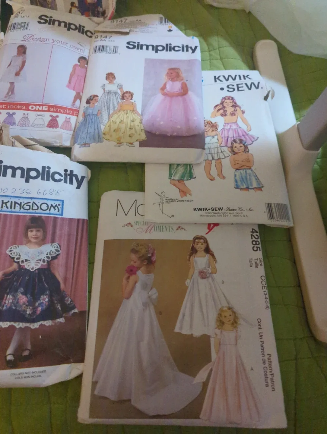 Variety of Sewing Patterns: Simplicity, McCall's, Kwik Sew 🥕 image indicator(4)