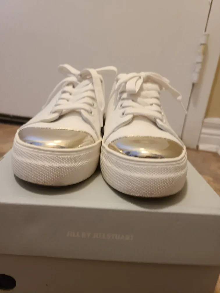 Jill by Jill Stuart White & Gold Sneakers image indicator(8)