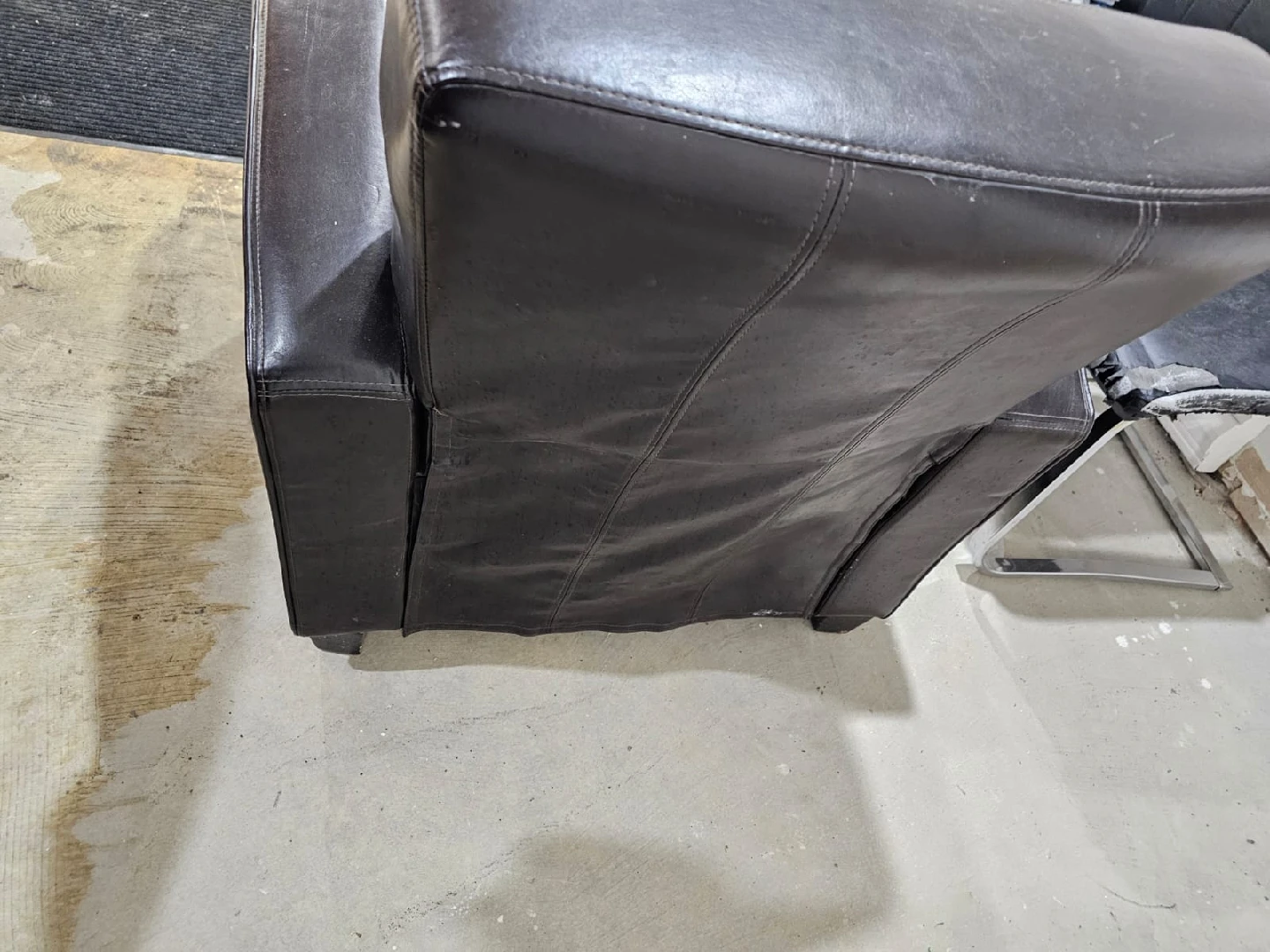 Leather Armchair - Brown - photo 4