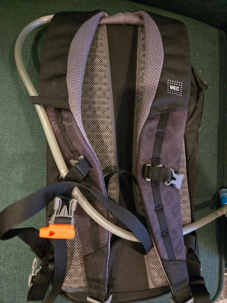 MEC Hydration Pack - Black image indicator(2)