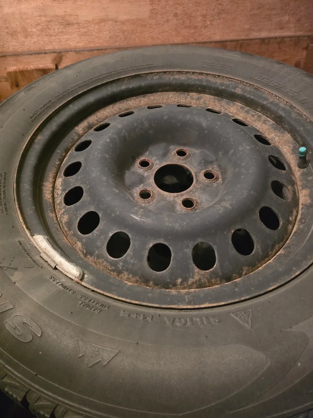 Snow lion 215/65r17 in equinox rims image indicator(2)