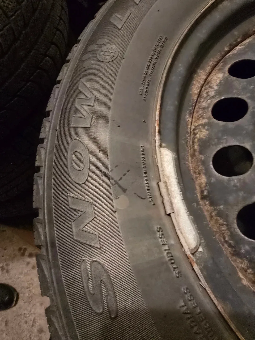 Snow lion 215/65r17 in equinox rims image indicator(3)