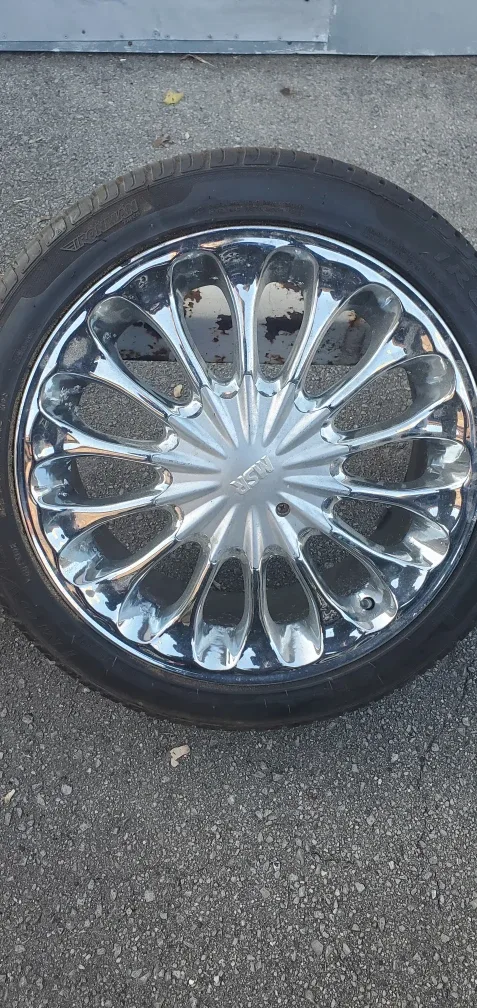 Set of MSR chrome rims (17") and tires