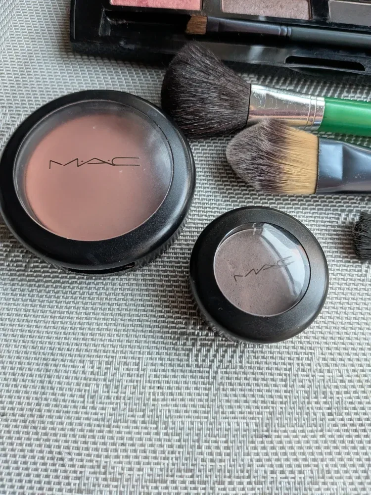 MAC Blush and Eyeshadow & Lancome brushes Lot used image indicator(2)