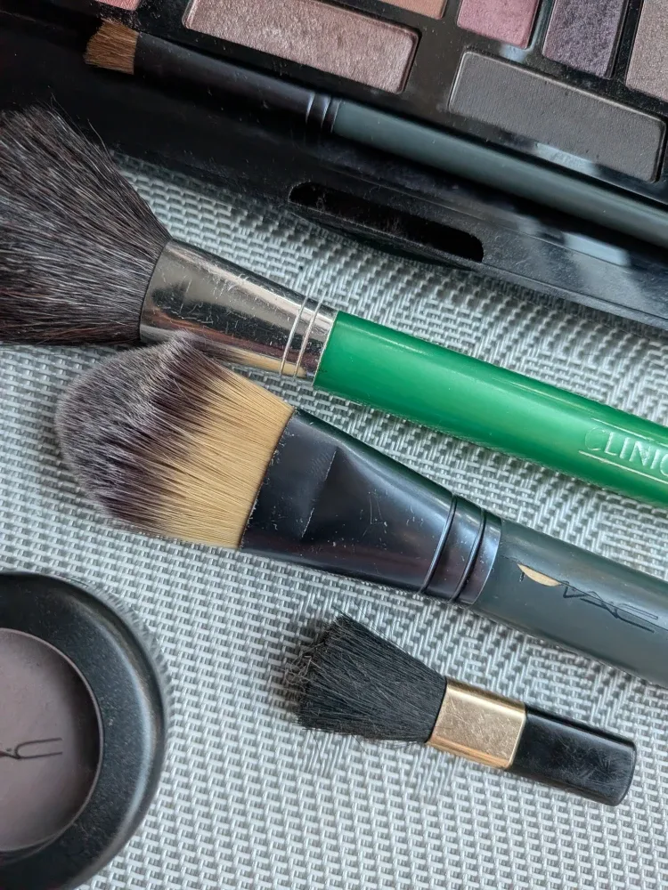 MAC Blush and Eyeshadow & Lancome brushes Lot used image indicator(4)