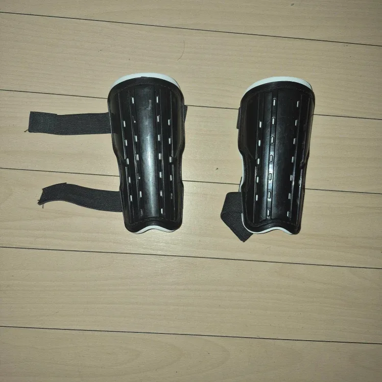 Black Shin Guards image indicator(2)