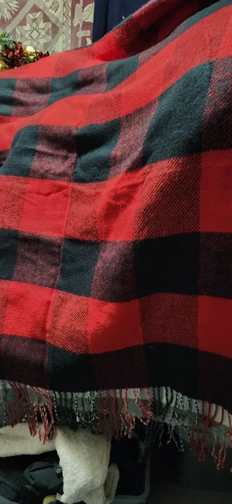 Canadiana Plaid Throw scarf - Red & Black image indicator(2)