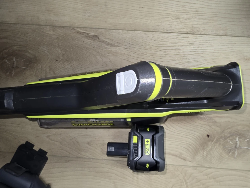 Ryobi ONE+ HP EVERCHARGE Cordless Stick Vacuum - photo 3