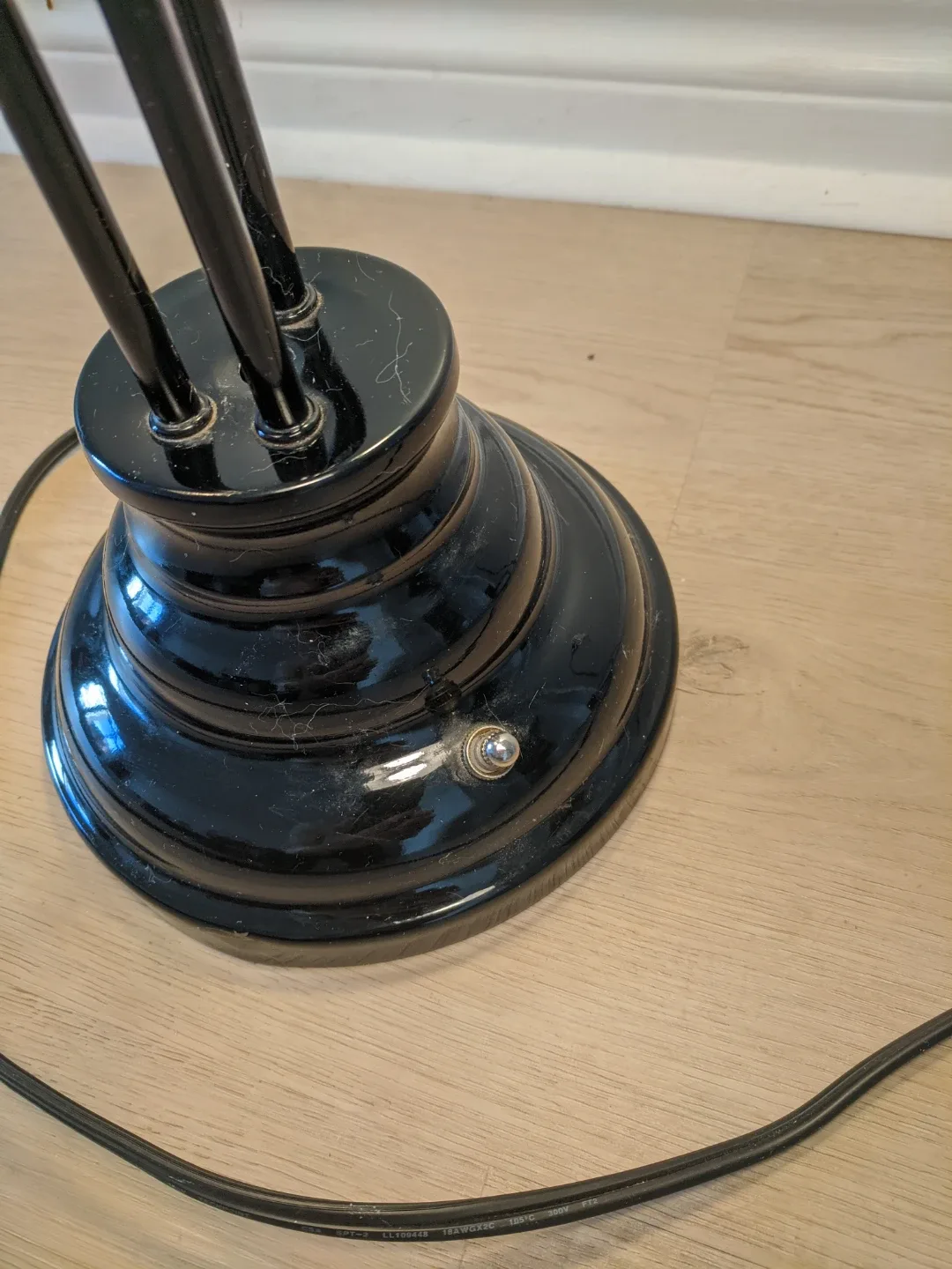 3-Light table Lamp - Black Finish image indicator(6)