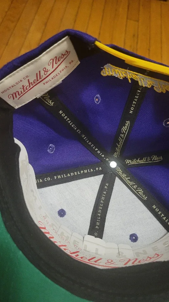 Mitchell & Ness Lakers 2009 Finals Hat NWOT image indicator(2)