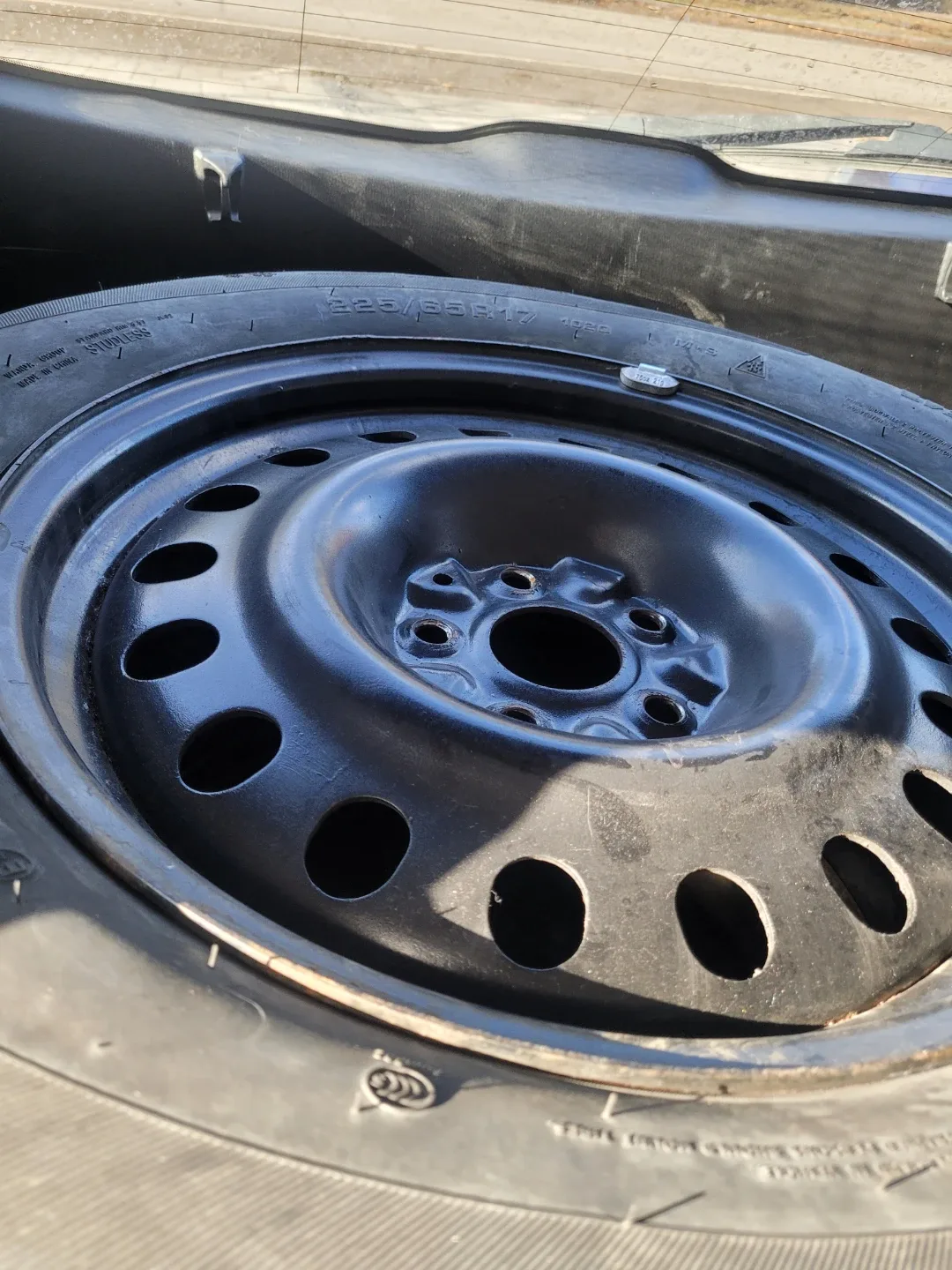 Hankook Winter tires and rim set 225/65R17 Tire image indicator(2)