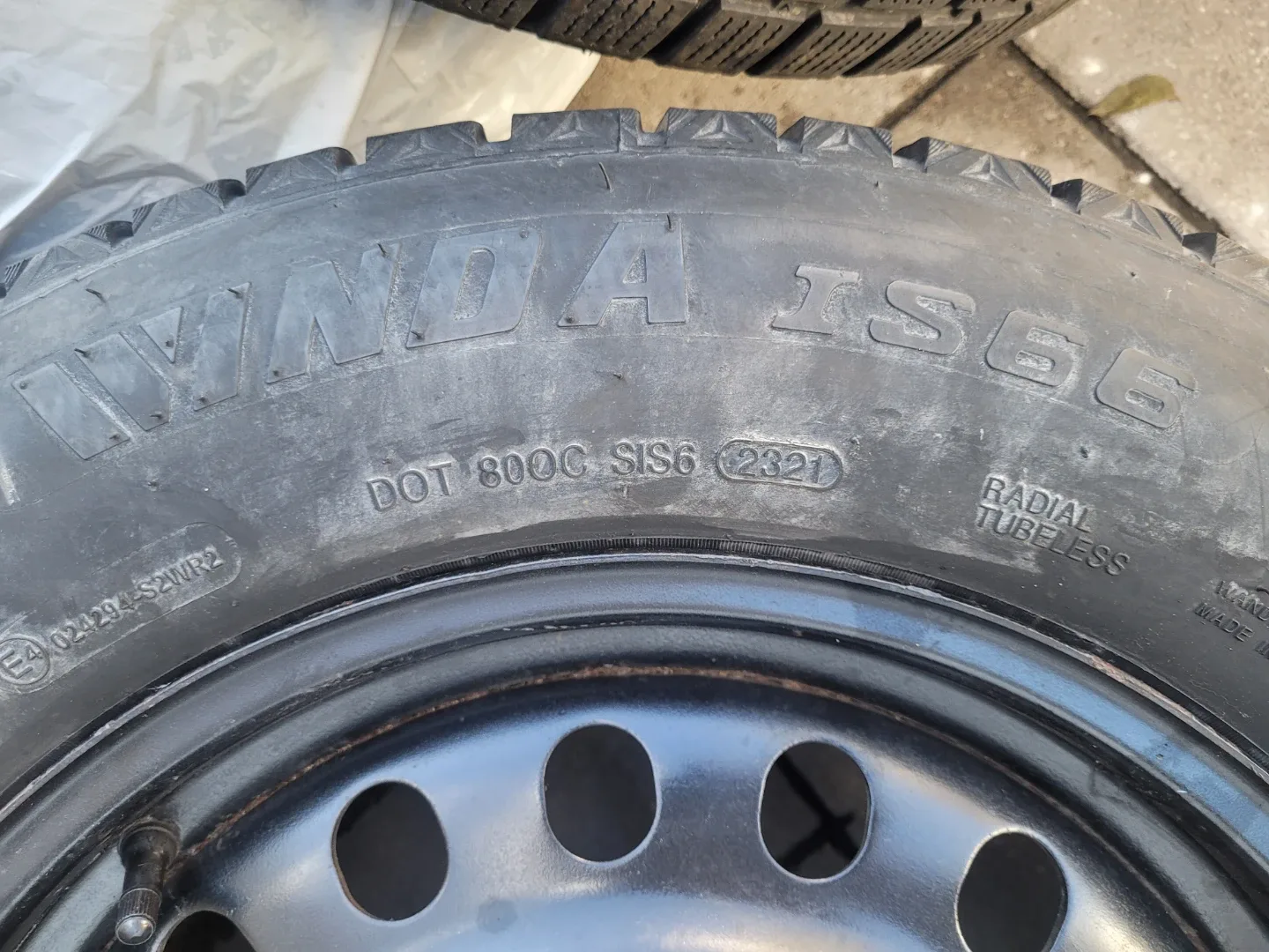 Hankook Winter tires and rim set 225/65R17 Tire image indicator(10)