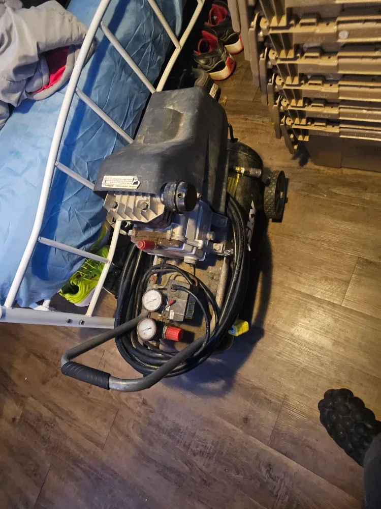 Husky Air Compressor thumbnail