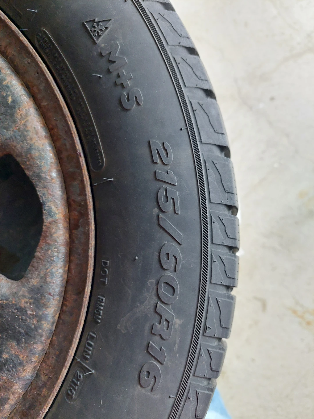 215/60R16 Winter Tire on Rim
