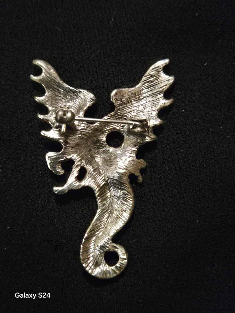 Dragon Brooch image indicator(2)