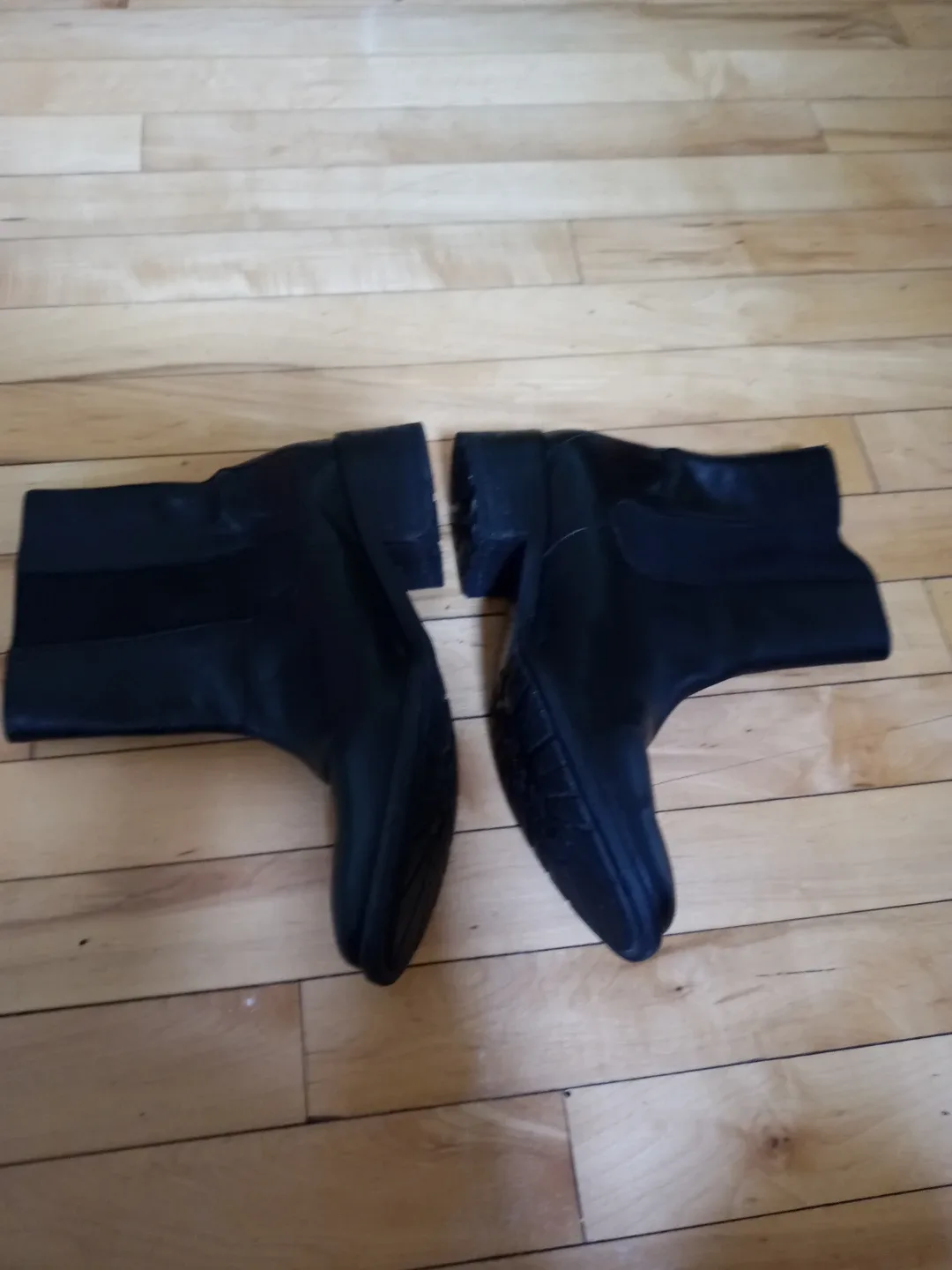 Ladies Black Leather Ankle Boots size 9 image indicator(2)