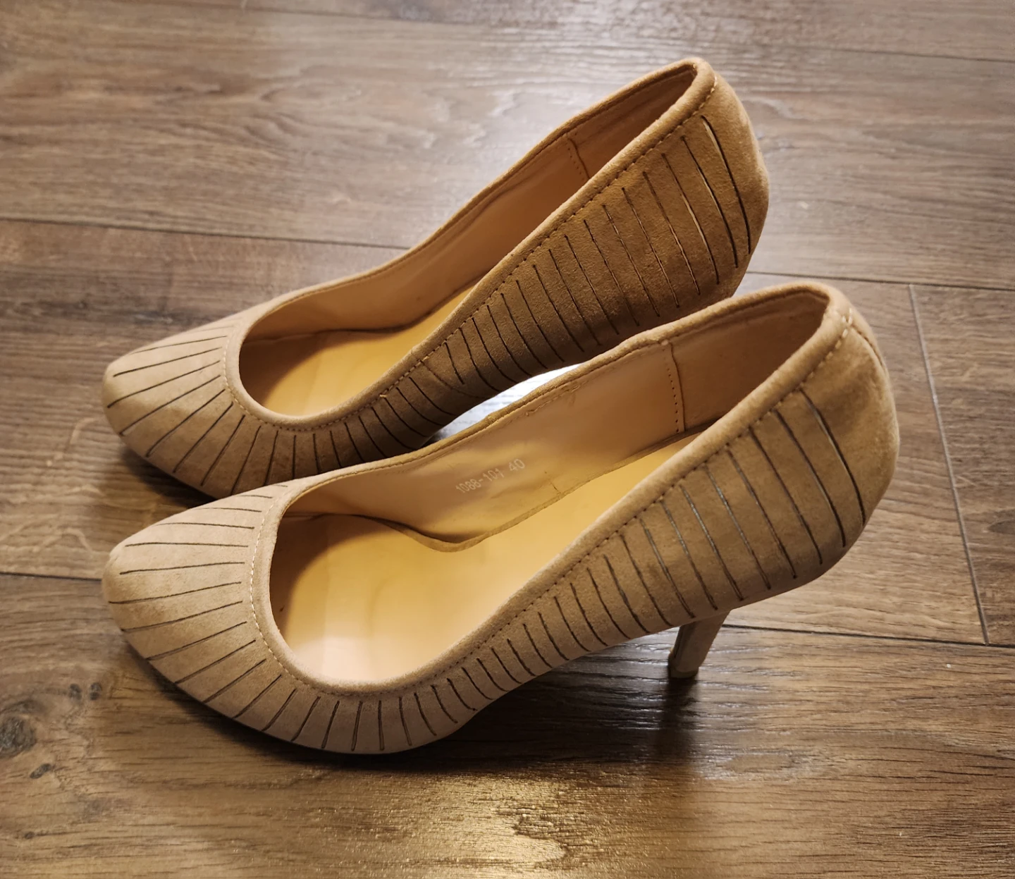 Belle Gambe Gold & Beige Heels - Size 40 - photo 2