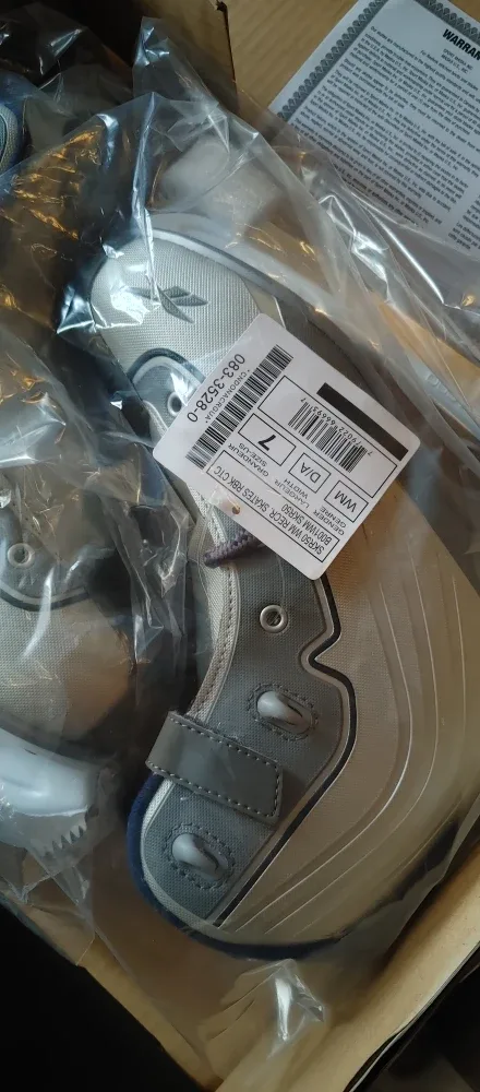 Reebok women's Ice Skates - Brand New Size 7 image indicator(3)