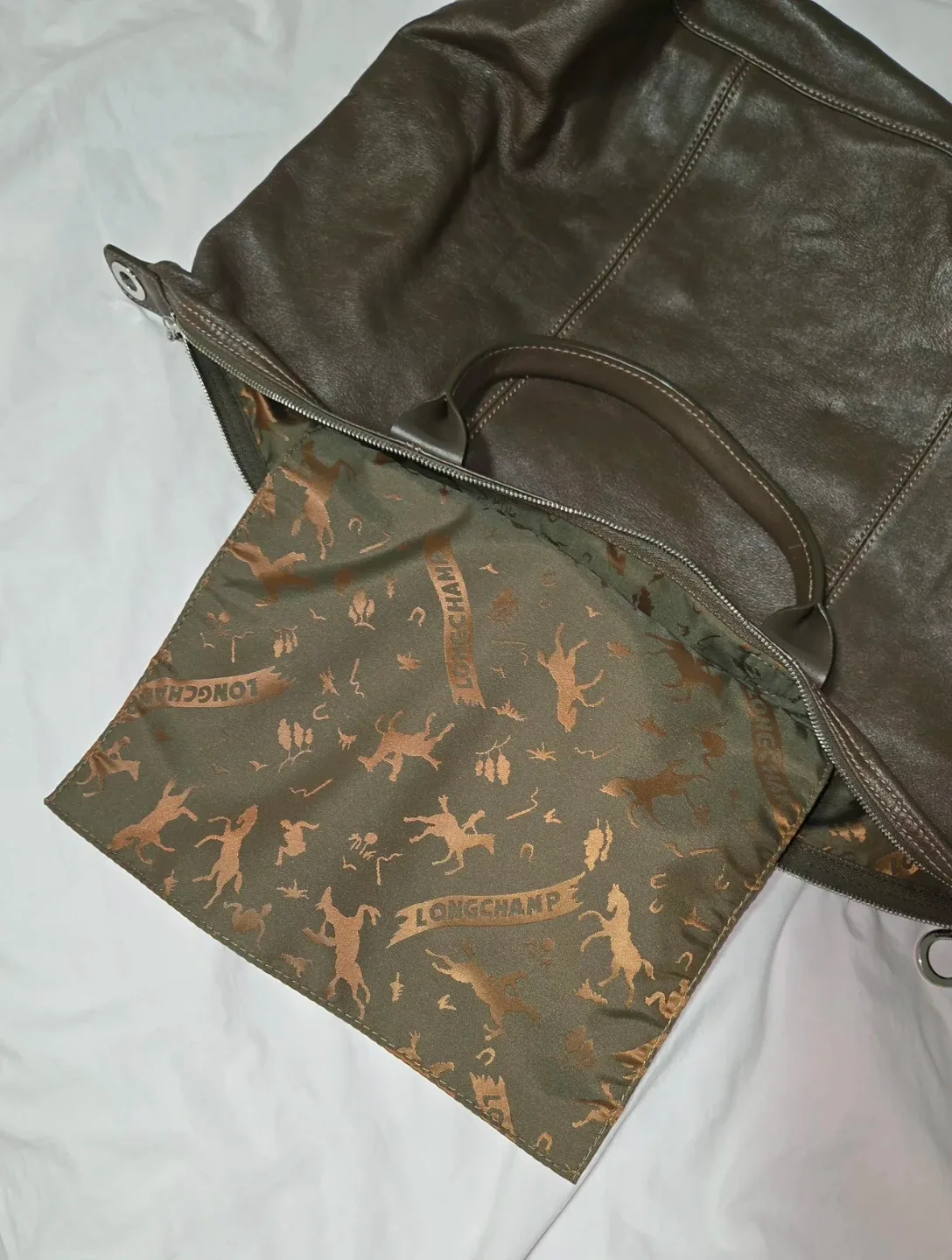 Longchamp tote/crossbody image indicator(7)